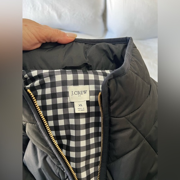 J. Crew Factory | Women’s SZ XL | Black Quilted Puffer Vest | EUC - Picture 4 of 10